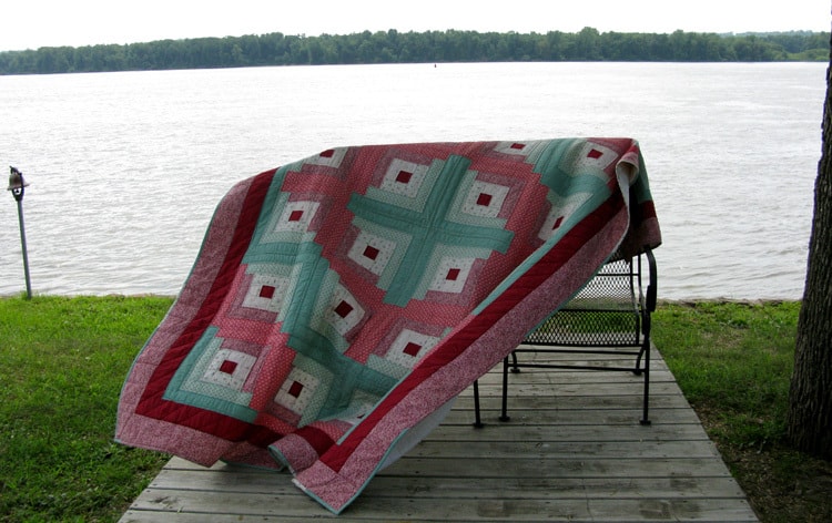 Log Cabin quilt hand quilted