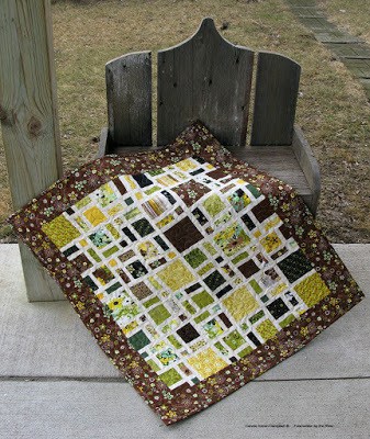 Showing the Scattered quilt pattern in a mini size