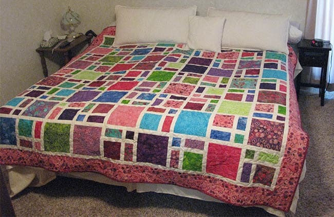 Cherry Berry Scattered Quilt King