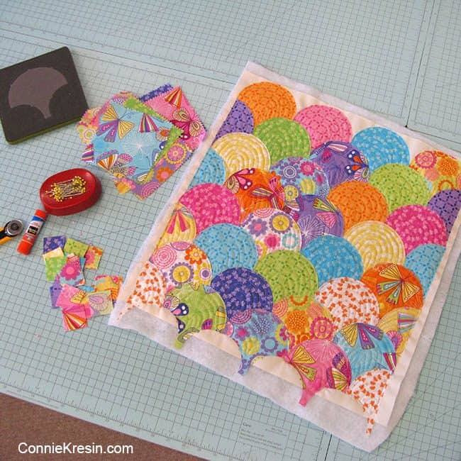 Fast and easy Raw edge applique Clamshell Pillow tutorial #fabric #tutorial #sewing #pillow #tutorial