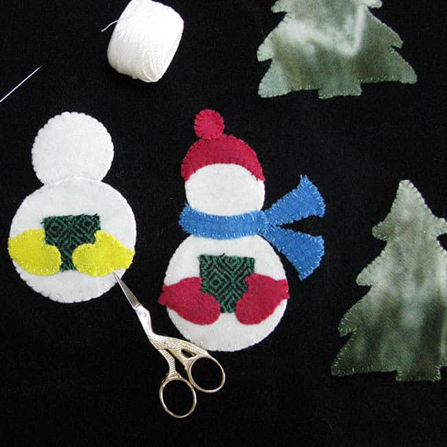 caroling snowmen wool table topper tutorial building snowmen closeup