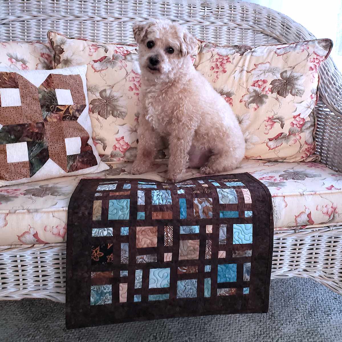 Mini Scattered table topper and dog