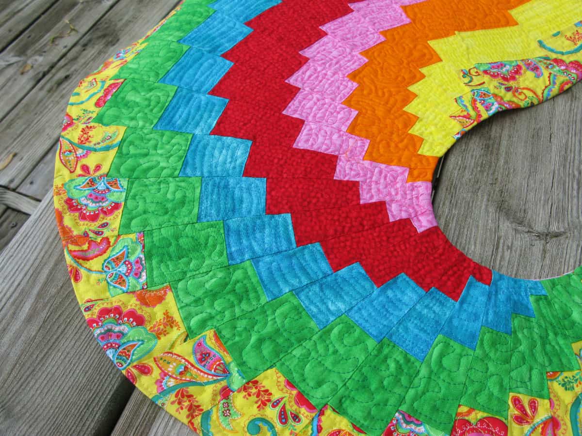 Spicy-Spiral-table-runner-closeup-second-one