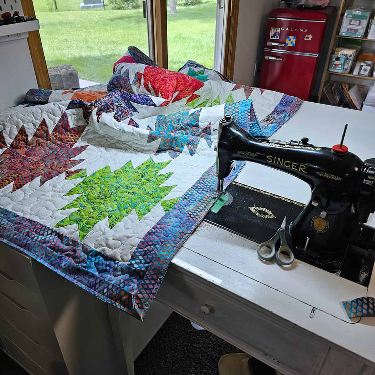 adding the binding to the Painted Peak quilt