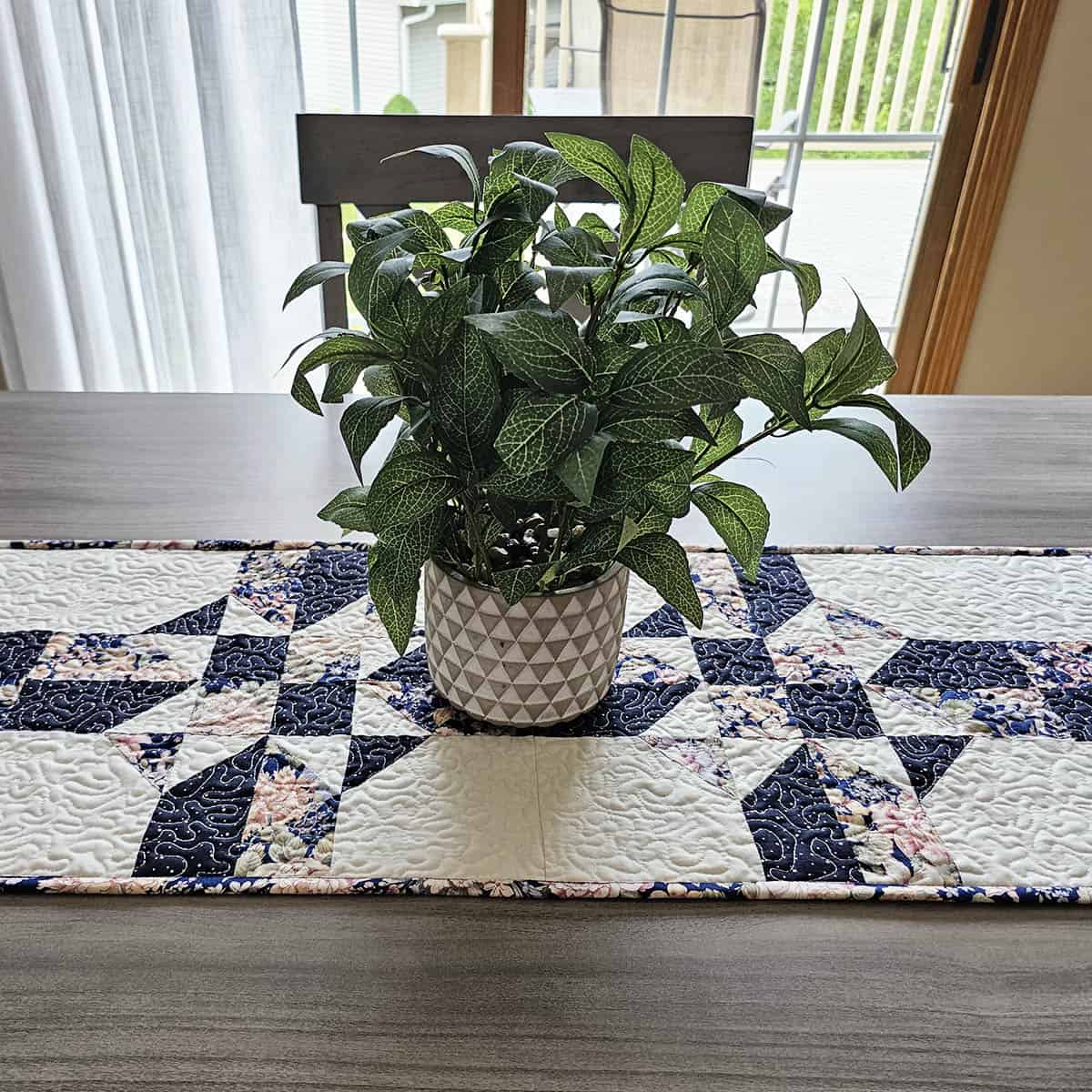 Four Patch Star table runner closeup