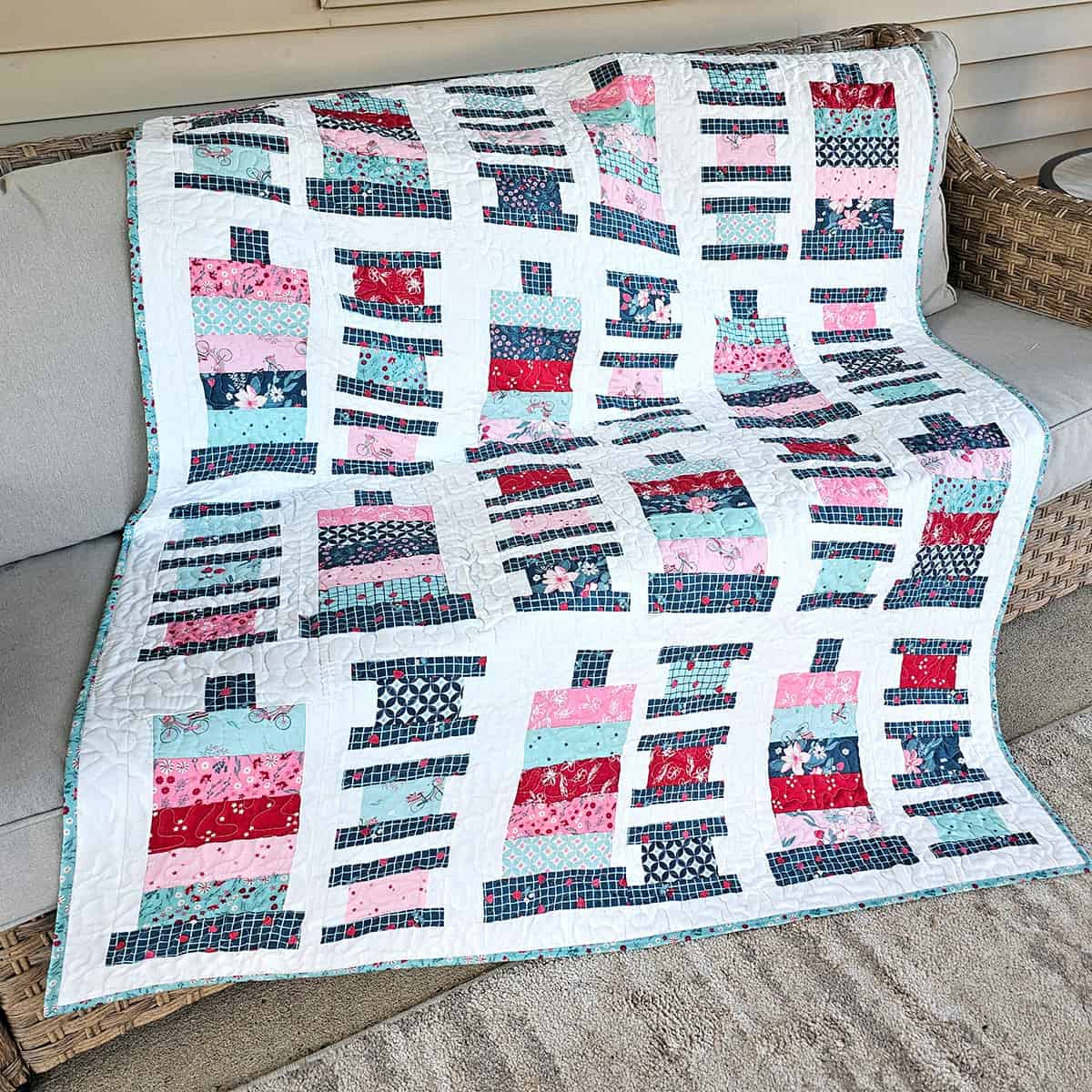 Strippy Spool quilt outside