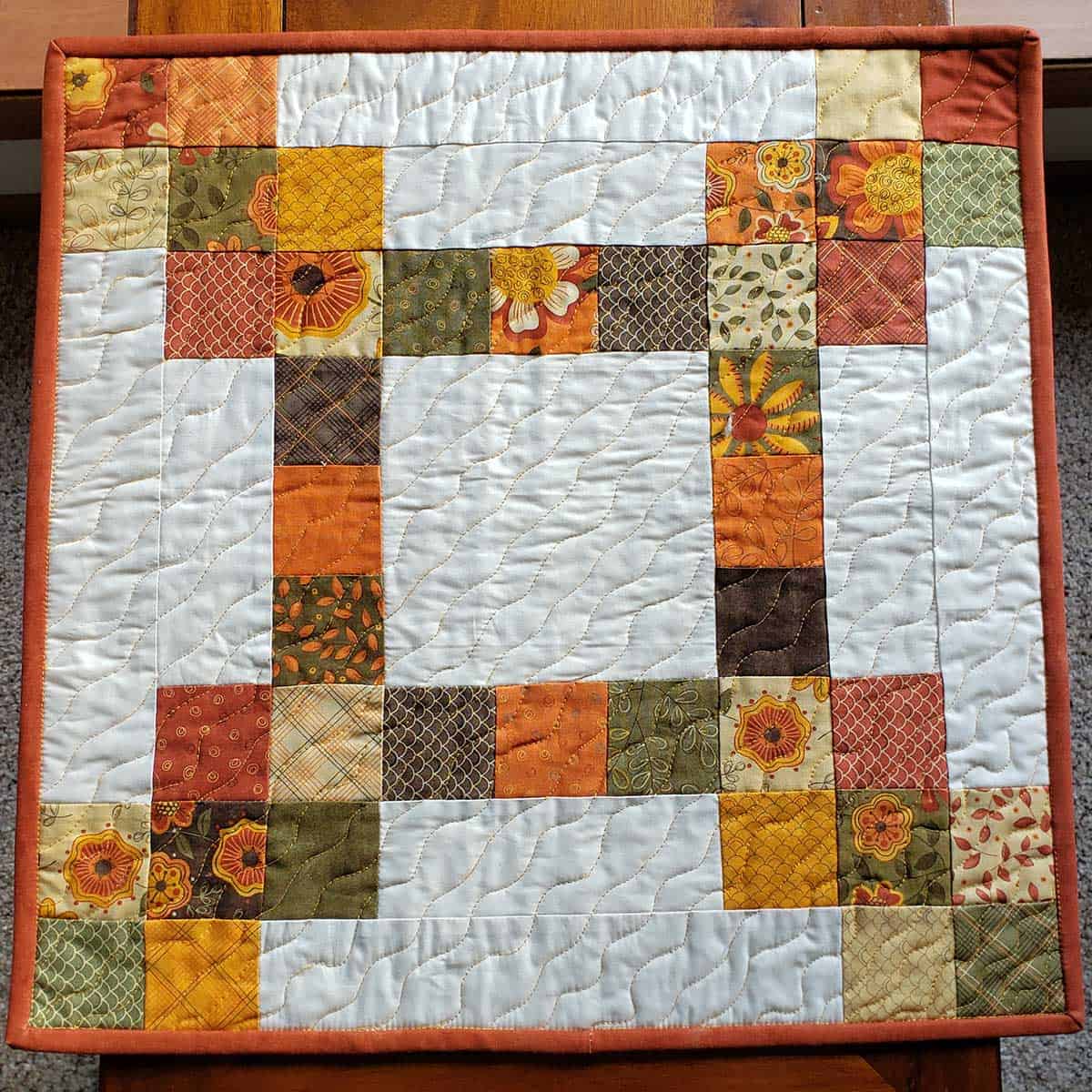 Closeup of the Autumn table topper